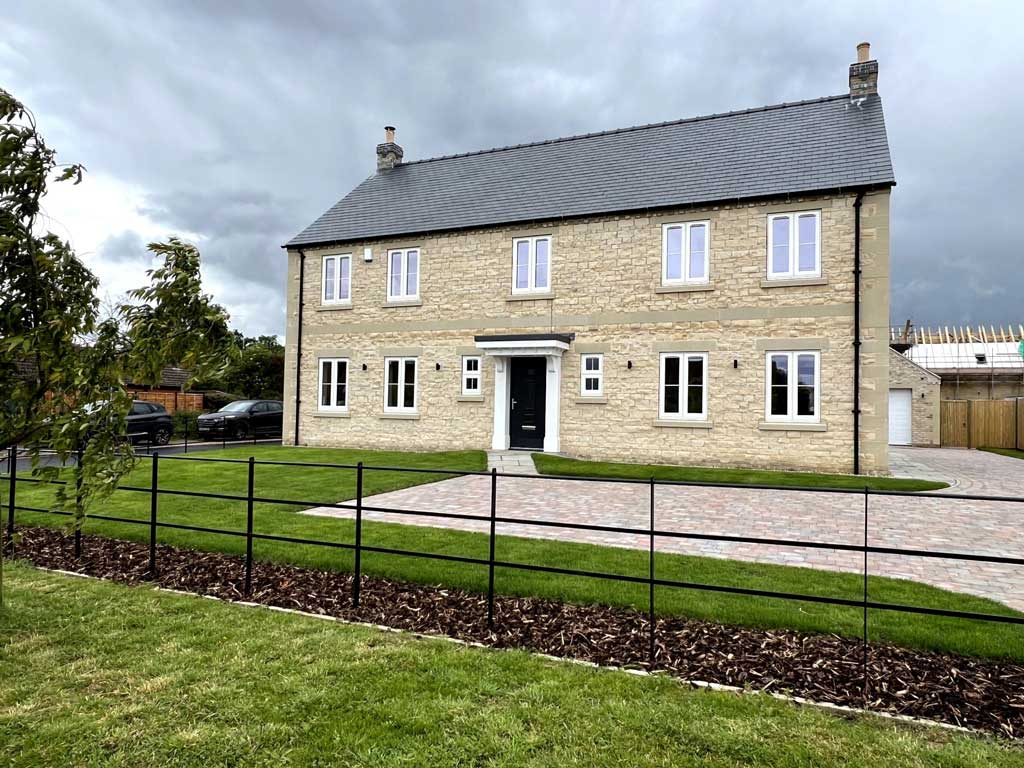 Tradeglaze supply Loveden Homes With Advanced Performance Bespoke Flush Casement Windows and Sleek Aluminium Bifolding Doors With Integral Blinds
